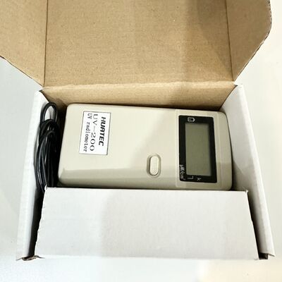 پرتو سنج فشرده UV-200 کاوشگر چند طول موج نور کم نور 9 ولت با باتری لامپ UV دستگاه اندازه گیری تابش