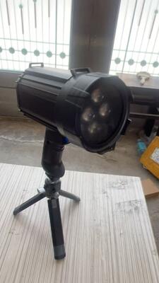 با استند و قابلیت شارژ دستی لامپ LED-UV